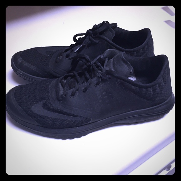 solid black tennis shoes